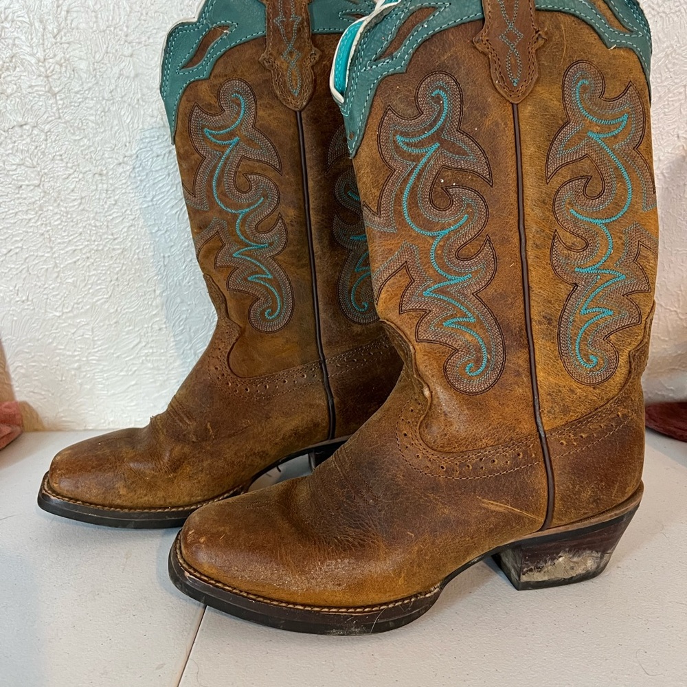 Women’s size 7B Boots